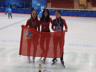 Золото на Всероссийском кубке завоевали бронницкие конькобежки