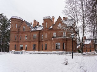 Призраки в окнах и проклятие помещика: гид по самым мистическим усадьбам Подмосковья