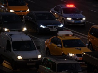 Полицейские разбираются в ДТП, которое вызвало пробку на Ярославском шоссе