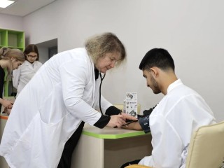 От измерения давления до создания атмосферы: чему научились на практике студенты-медики