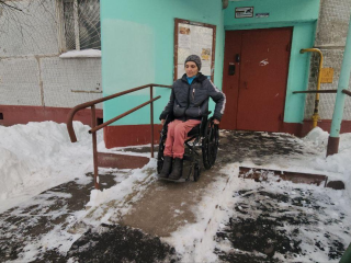 Подъемник для колясочницы в Люберцах починили после обращения на прямую линию президента