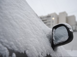 Подольские спасатели поделились лайфхаками, как откопать машину из-под снега