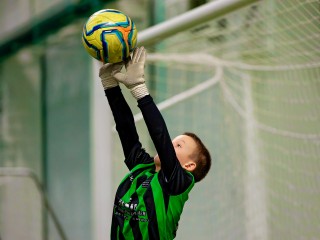 Спортсмены в Луховицах продолжают выяснять, кто из них лучше играет в футзал