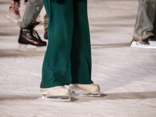 Круглые сутки теперь можно кататься на коньках в Звягино