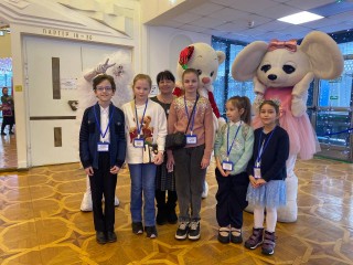 Сияющие глаза и море эмоций: как дети из Котельников побывали на главной елке Подмосковья