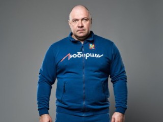 Стальные шпильки и грелки на разрыв: «Русский Халк» устроит шоу в прямом эфире