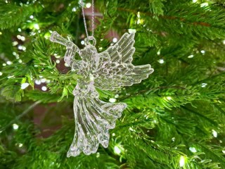 Когда убирать елку и новогодние украшения, чтобы не спугнуть счастье и удачу