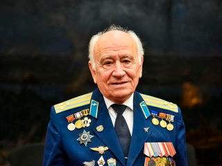 Помощь ветеранам и СВО, ремонт ДК: как легендарный летчик помогает Балашихе