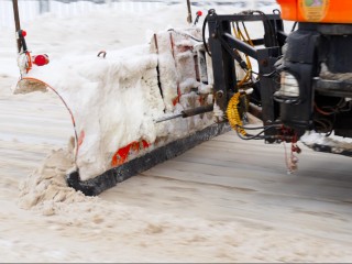 Не только снег убрать: как в Пушкинском округе поддерживают в порядке дорожные объекты