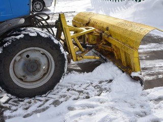 Последствия снегопада в Павловском Посаде устраняют с помощью камазов, тракторов и автогрейдеров