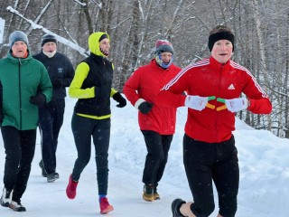 Бег в майке при –23 °C: спортсмены эпатажно отпраздновали День студена в Раменском