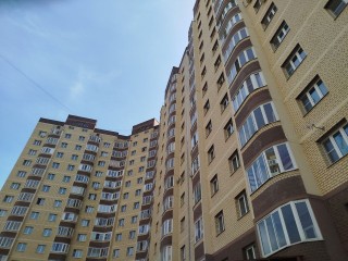 Полиция предупредила о мошенниках, выманивающих квартиры под видом госслужб