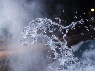 Ударим кипятком по морозу: ради красивых фото и видео блогеры кинулись обжигаться