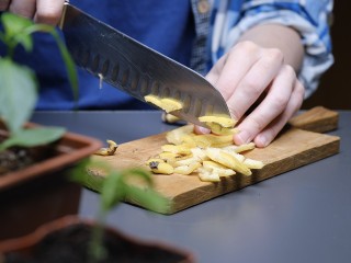 Зачем солить бананы? Неожиданный зимний рецепт против вредителей и для богатого урожая