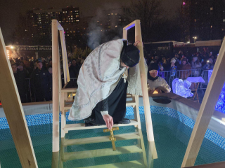 Не магия, а благодать: благочинный Люберец рассказал о свойствах крещенской воды