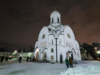 Спасатели, медики и дружинники дежурят на крещенских купаниях у Елисаветенского храма Красногорске