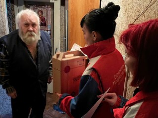 Десант добра: волонтеры поздравили ветеранов с Новым годом в Ступине