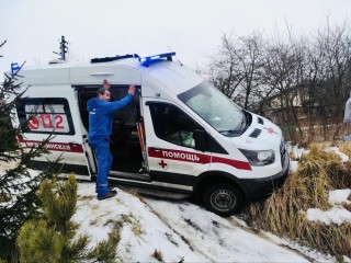 Вытащили из сугроба, «прикурили», привезли бензин: более 200 спасенных зимних поездок за год — работа волонтеров «ГРАДа»