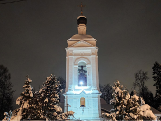 Лермонтовская классика и ледяная вода: как прошли купания в старинном храме Химок