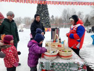 Тепло Рождества в морозный день: массовые гуляния прошли в Центральном парке Реутова