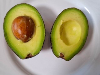 От твердого до переспелого: как продлить жизнь авокадо дома