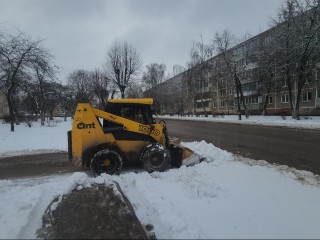 Снег идет без остановки: в Зарайске на борьбу со стихией вывели больше 100 дворников и 50 машин