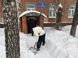 Студенты и волонтеры Раменского вышли на расчистку города от снега
