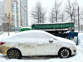 Беспредел у мусорных баков: где в Подмосковье водители продолжают парковаться у контейнерных площадок и что им за это будет