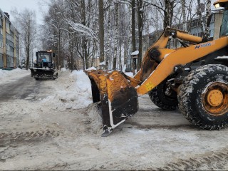 В Бужарове убрали снежные «стены»: Центральную очистили до асфальта
