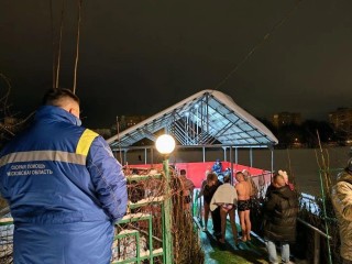 Невидимые герои Крещенской ночи: как подмосковные медики следили за здоровьем участников массовых купаний