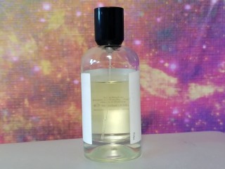 Риск побочных эффектов: почему не стоит распылять духи на шею