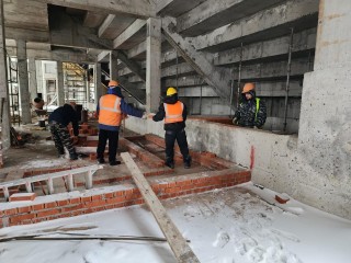 На стадионе «Русич» Ликино-Дулева  строители возводят трибуны