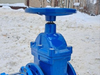 От мотопомпы до тестирования: хроника замены запорной арматуры в микрорайоне Чкаловский