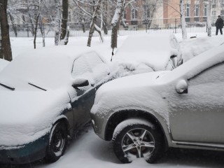 Герой на джипе: как один химчанин вытащил из снега более десятка машин