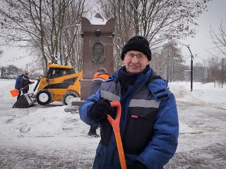 Глаголом жечь: коммунальщики декламируют Пушкина у памятника его внуку