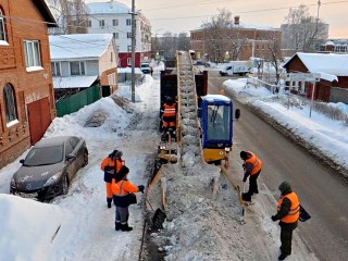 Не останавливаясь перед морозом: уборка снега в Серпуховском округе продолжается