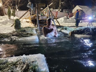 Сотни верующих Рузского округа приняли участие в крещенских купаниях