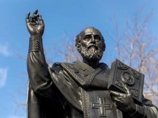 Самые сильные молитвы на сегодня, 24 января 2026: как встретить церковный праздник