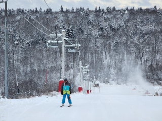 До 500 человек одновременно: в Красногорске открыли горнолыжный сезон на Черневской горке
