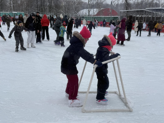 Сотни гостей, лед и огни: чем манит люберчан каток в Наташинском парке