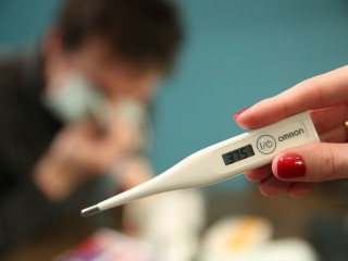 Не делайте так: какие народные методы снижения высокой температуры опасны для здоровья