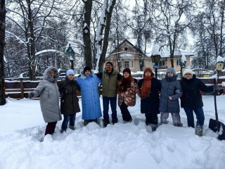 Снежная разминка: педагоги «Школы ремесел»  устроили флешмоб перед Масленицей