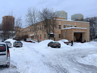 Снег, лопаты, энергия: как студенты отвоевали у метели вход в больницу