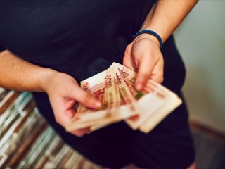 Стало известно, кто получит самые высокие прибавки к зарплате в 2026 году