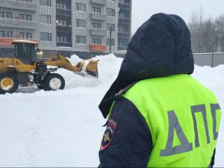 Госавтоинспекторы призвали видновчан не играть на снежных завалах