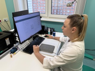 От гимнастики к педиатрии: как спортивное прошлое помогает новому врачу в поликлинике Котельников