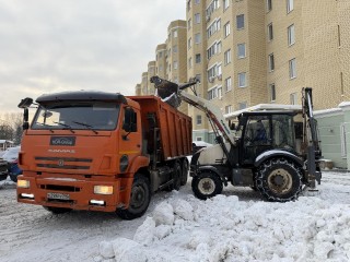Ликвидация последствий снегопадов в Одинцовском округе: из Успенского вывезли 8 тысяч кубометров снега