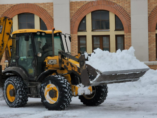 Коммунальщики очистили от снега подходы к домам и магазинам в ЖК «Пятницкие луга»
