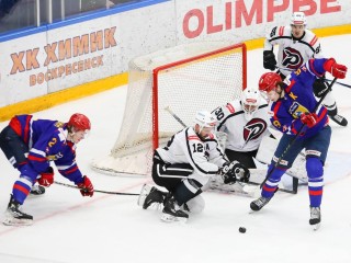 Победа и поражение в дин день: какая подмосковная хоккейная команда летит вперед, а кому нужна перезагрузка