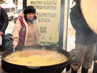 В Кашире варят легендарную щербу в котле на 220 литров!